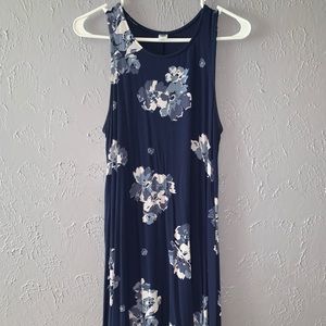 Knee length Old Navy blue floral t-shirt dress